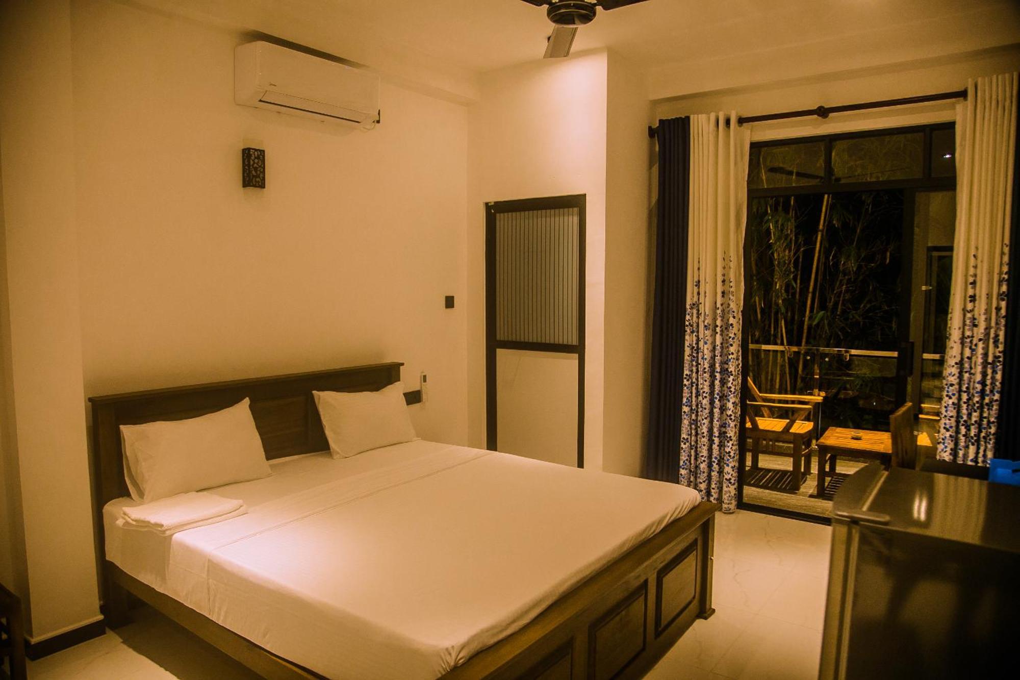 Mirissa Breeze Hotel Exterior photo